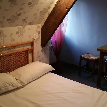 Le Grillon Hotel *