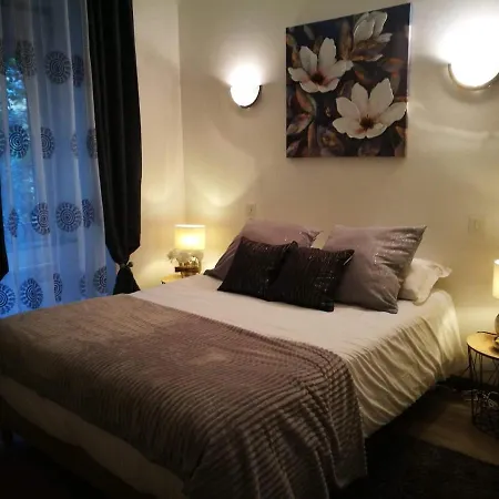 Le Grillon Hotel *