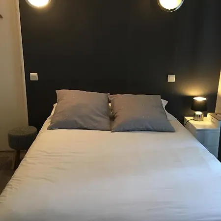Le Grillon Hotel