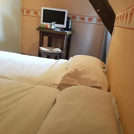 Le Grillon Hotel