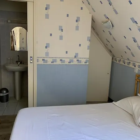Le Grillon Hotel