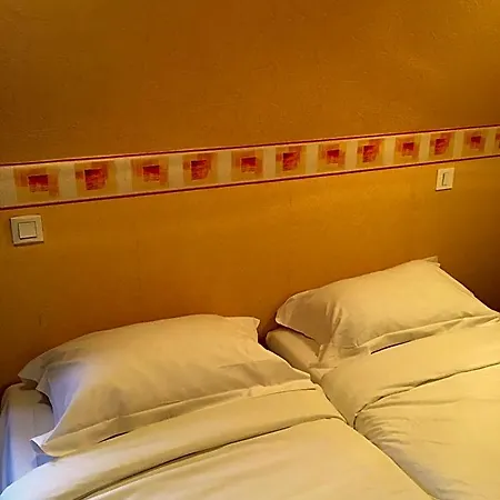 Le Grillon Hotel Pontorson