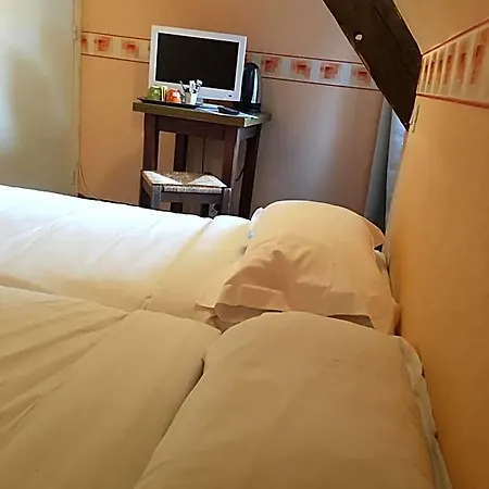 Le Grillon Hotel *