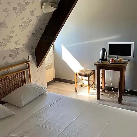 Le Grillon Hotel